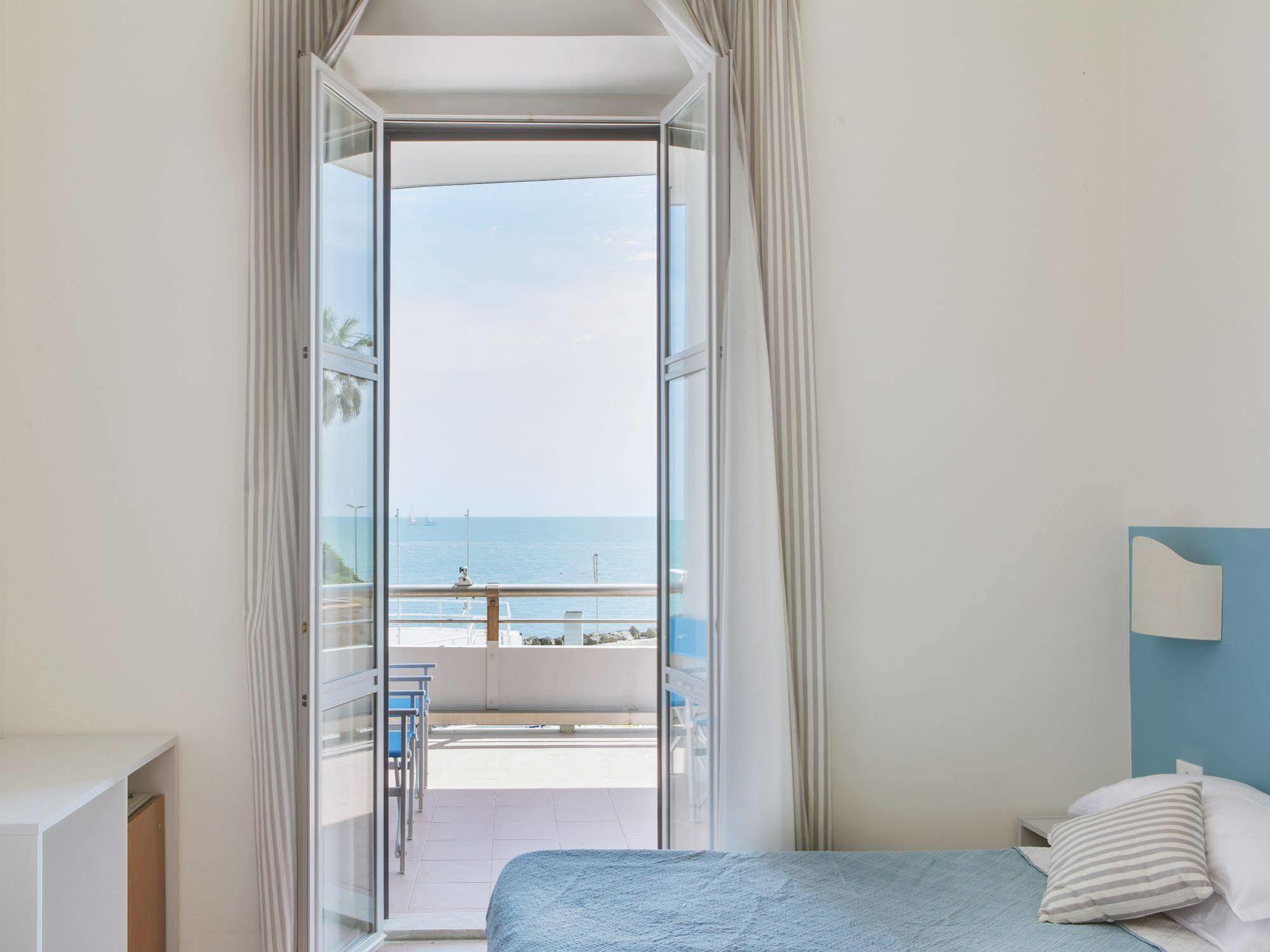 Hotel Riviera Anzio Kültér fotó