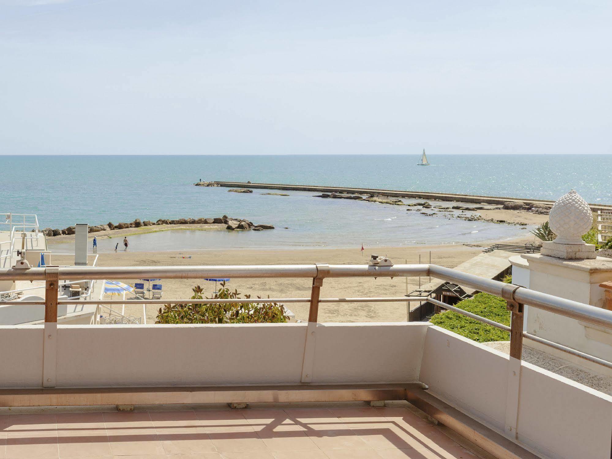 Hotel Riviera Anzio Kültér fotó